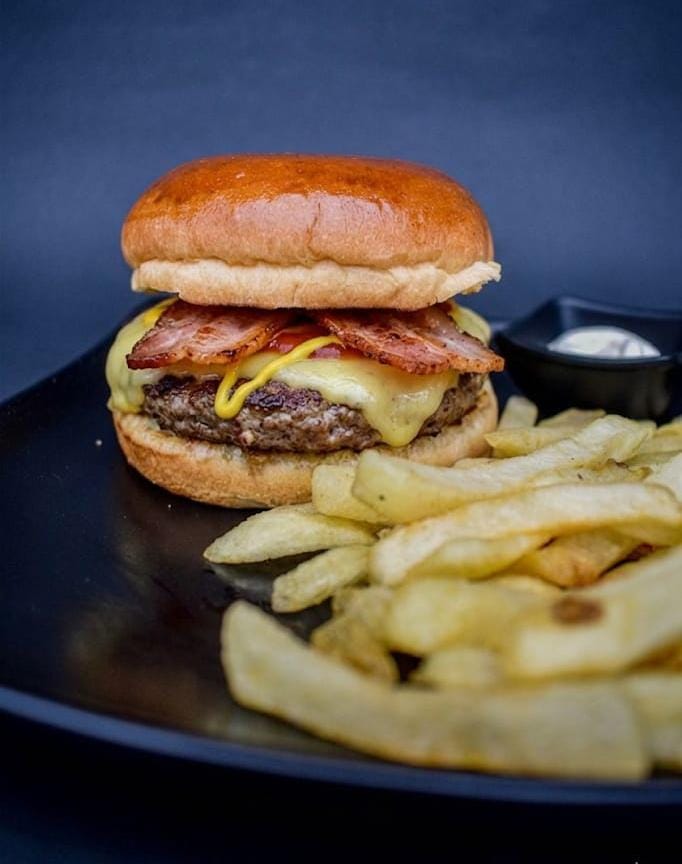 Hamburguesa Clásica + Papas - Menu La Mordida Fusa